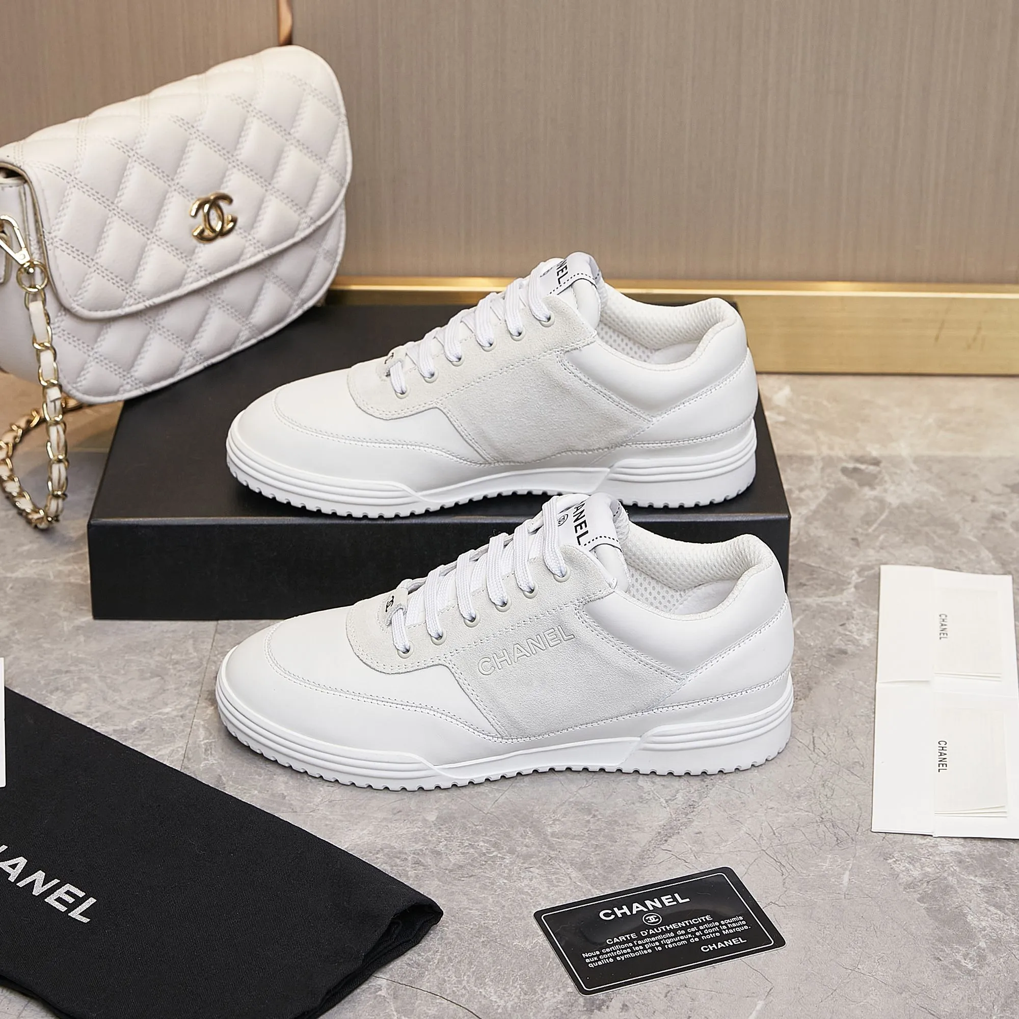 👟👟Ex-factory price 500👟👟 Chanel Chanel - 2023 counter top casual sports shoes This classic design; the upper is electro-embroidered with a variety of craftsmanship; the outsole is fashionable and sporty; it is extraordinary and incorporates a variety of color matching elements... The diversified mix and match is very beautiful and versatile, casual, fashionable, sports and outdoor can be taken into account... ꫛꫀꪝ Go➫ Material: ❶Upper is made of: Original imported cowhide ❷The inner lining is made of: original imported breathable mesh ❸Outsole is based on: original TPU combination outsole Special counter boutique packaging complete set for women 35–41